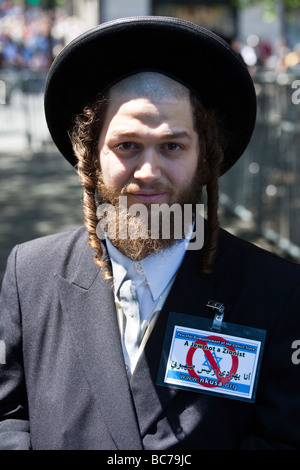 Hasidic rabbini Ebrei contro il sionismo in Israele Parade di New York City NKUSA Foto Stock