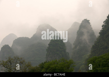 Paesaggio carsico Fiume Li Guanxi Cina Foto Stock