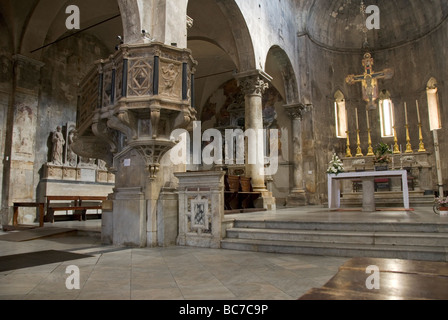 Interno del Duomo di Carrara o duomo Foto Stock