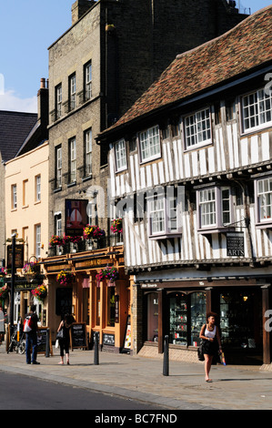 Scena di strada in Bridge Street, Cambridge, Inghilterra, Regno Unito Foto Stock