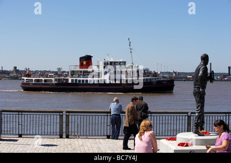 Croce in traghetto il Mersey in Liverpool Regno Unito Foto Stock