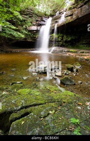 Gibson s Grotta Cascata sulla prua Lee Beck Bowlees Teesdale Inghilterra Foto Stock