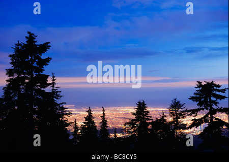 Vista notturna della skyline della città da Mt Seymour Parco Provinciale Vancouver British Columbia Canada Foto Stock