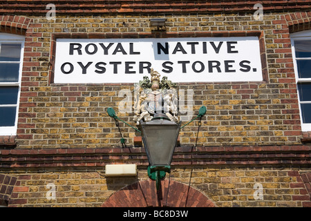 Segno per il Royal nativo negozi Oyster, whitstable kent, Regno Unito Foto Stock