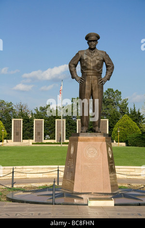 Statua di bronzo di Dwight Eisenhower D situato a Eisenhower Presidential Center in Abilene Kansas USA Foto Stock