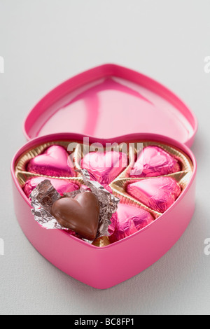 Rosa cioccolatini a forma di cuore - scatola Foto Stock