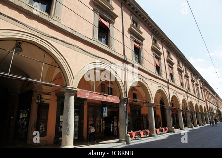 Galleria commerciale coperta lungo via deli archignnasio bologna italia Foto Stock