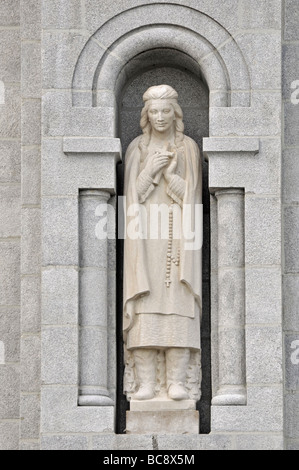 Sainte-Anne-de-Beaupré Basilica / Santuario, scultura sulla facciata, Quebec, Canada Foto Stock