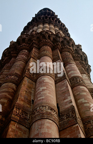 Il QUITAB MINAR vittoria torre costruita nel PATHAN stile afgano per commemorare la conquista musulmana di Delhi India Foto Stock