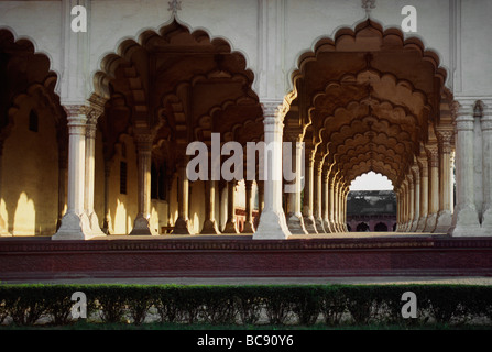 Archi islamica a Agra fort costruito dagli imperatori Mughal nel 1500 s AGRA INDIA Foto Stock