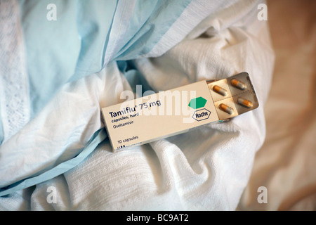 Influenza suina farmaco Tamiflu in camera da letto Foto Stock