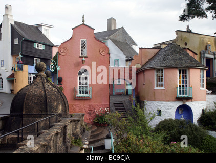 Portmeirion Village Italianamente villaggio costruito da Clough Williams Ellis Galles Foto Stock