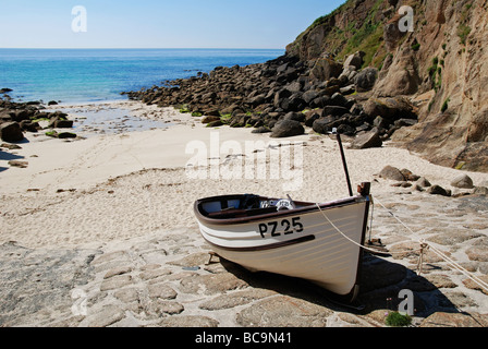 La piccola insenatura di porthgwarra in cornwall, Regno Unito Foto Stock