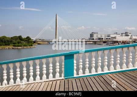 Marine Parade bridge, visto che attraversano il lago marino, Southport, England, Regno Unito Foto Stock