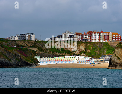 NEWQUAY, CORNWALL, Regno Unito - 10 GIUGNO 2009: Vista di Tolcarne Beach e Lusty Glaze Beach alla luce del sole serale Foto Stock