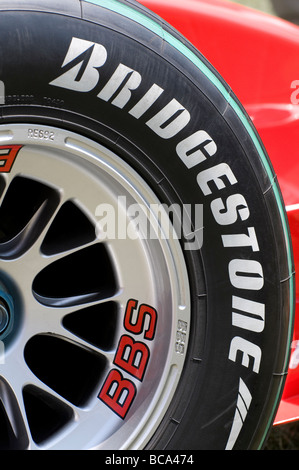 Ruota anteriore della formula uno rosso ferrari racing car Foto Stock