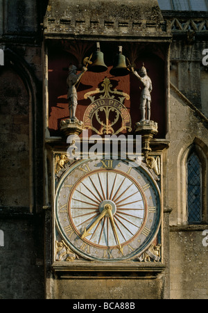 Cattedrale di Wells orologio sul nord inscritto NEQUID PEREAt - 'lasciare nulla vada perduto". Gotico inglese. Foto Stock