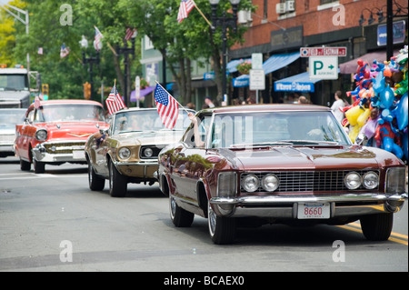 Classic Cars nei locali di Memorial Day parade Foto Stock