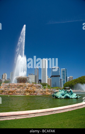 Buckingham Fountain situato nel Grant Park di Chicago, Illinois, Stati Uniti d'America Foto Stock