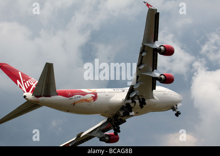 Virgin Atlantic - Boeing 747-400 flypast a Biggin Hill Airshow di Foto Stock