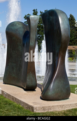 Knife Edge - due pezzi, Scultpure di Henry Moore, Queen Elizabeth Park, Vancouver, Canada Foto Stock