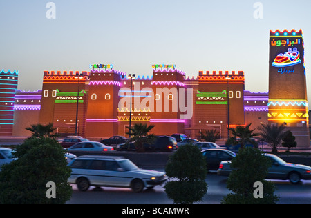 Traffico Rijadh sulla King Fahd Road Foto Stock