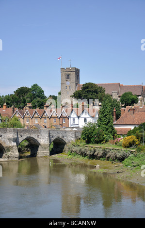 Vista villaggio sul fiume Medway, Aylesford, Kent, England, Regno Unito Foto Stock