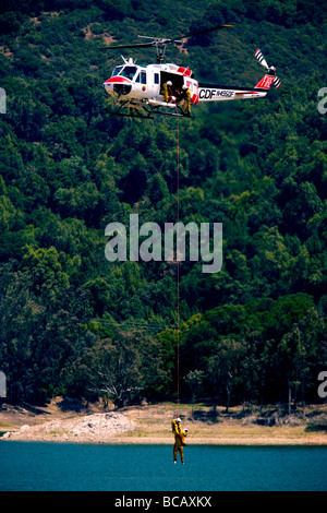 CAL Fire CDF California Dipartimento di silvicoltura e protezione antincendio esercitazione a Lexington serbatoio a Los Gatos Cal Foto Stock