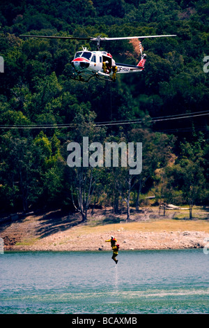 CAL Fire CDF - California Dipartimento di silvicoltura e protezione antincendio esercitazione Lexington serbatoio Los Gatos CA Foto Stock