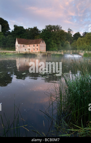 Sturminster Newton Mill all'alba Foto Stock