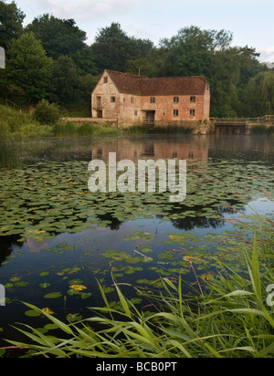 Sturminster Newton Mill all'alba Foto Stock