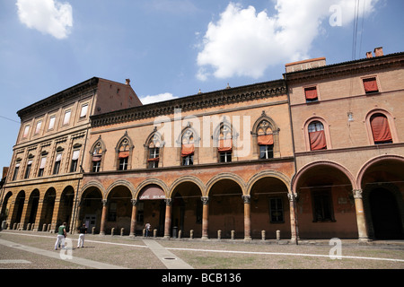 Il costoso gallerie dello shopping lungo via Farini che ospitano molti lussuosi negozi di abbigliamento bologna italia Foto Stock