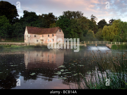 Sturminster Newton Mill all'alba Foto Stock