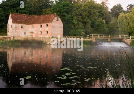 Sturminster Newton Mill all'alba Foto Stock