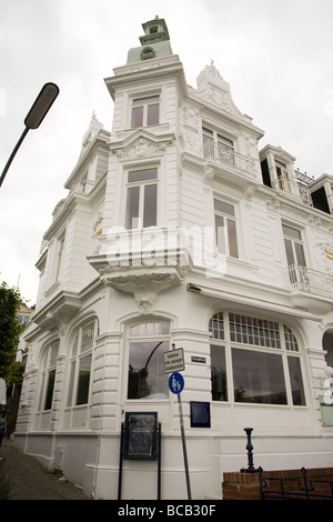 Lo storico Hotel Strand in Blankenese di Amburgo. L'hotel è famoso per la sua architettura. Foto Stock