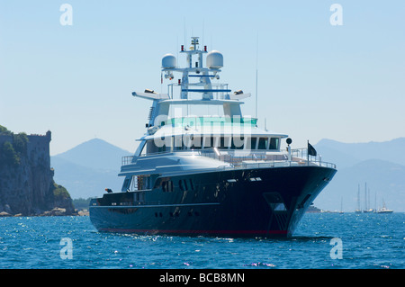 La 160 ft yacht privato T6 ad ancorare appena fuori di Cannes Francia Foto Stock