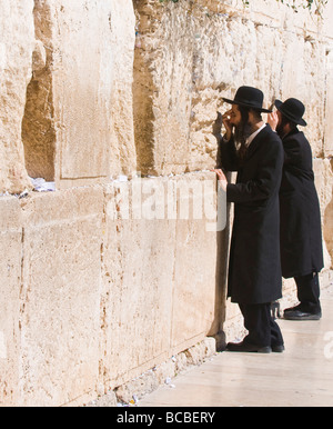 Il muro occidentale importante per la comunità ebraica sito religioso che si trova nella città vecchia di Gerusalemme Foto Stock