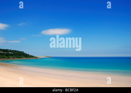 Una tranquilla scena di Carbis Bay vicino a st.Ives in Cornovaglia, Regno Unito Foto Stock