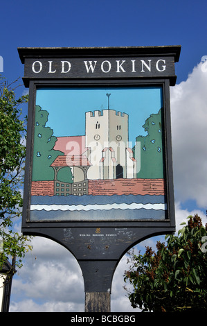 Segno di villaggio, Old Woking, Woking, Surrey, England, Regno Unito Foto Stock