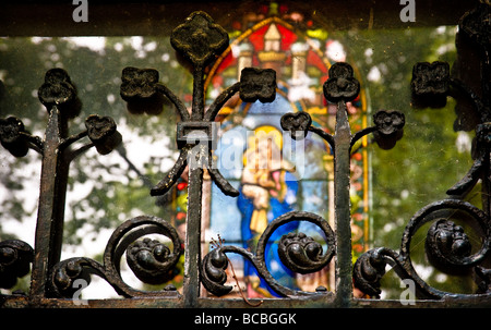 Cripta di sepoltura nel cimitero di Montmartre. Parigi, Francia. Foto Stock