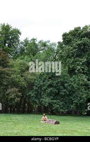 Meditando di Central Park di New York Foto Stock