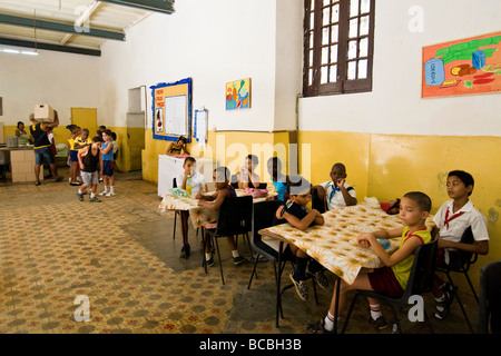 Cuba havana all ora di pranzo nella scuola Foto Stock