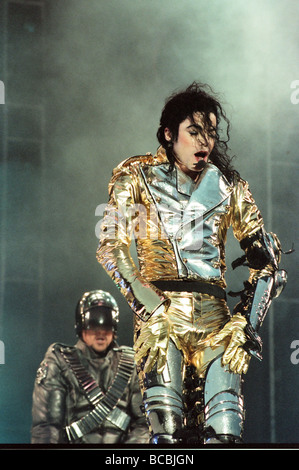 Michael Jackson visto qui sul palco a Sheffield 10 Luglio 1997 Foto Stock