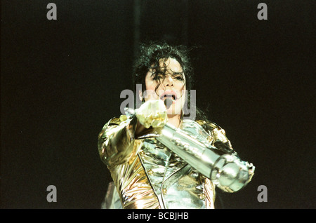 Michael Jackson visto qui sul palco a Sheffield 10 Luglio 1997 Foto Stock