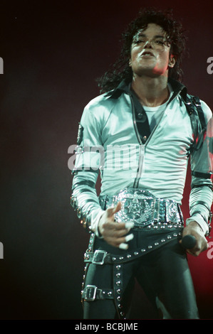 Michael Jackson si vede esibirsi sul palco a Wembley durante il bad concert tour 14 Luglio 1997 Foto Stock