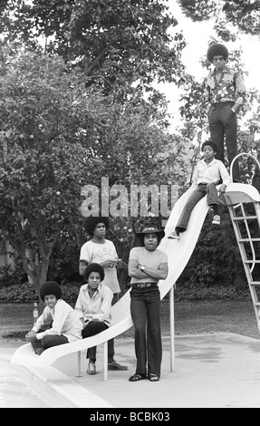 Jackson cinque a casa a Los Angeles il 23 febbraio 1973 Caption locale Tito Jackie Jermaine Marlon Michael Foto Stock