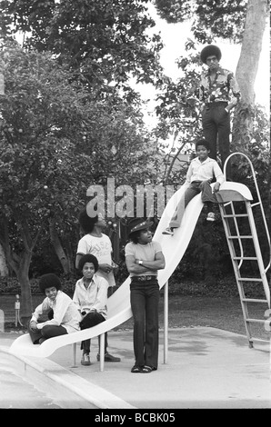 Jackson cinque a casa a Los Angeles il 23 febbraio 1973 Caption locale Tito Jackie Jermaine Marlon Michael Foto Stock