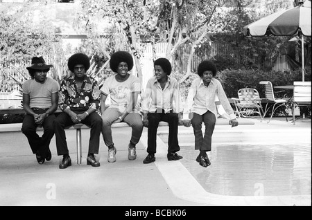 Jackson cinque a casa a Los Angeles il 23 febbraio 1973 Caption locale Tito Jackie Jermaine Marlon Michael Foto Stock