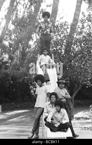 Jackson cinque a casa a Los Angeles il 23 febbraio 1973 Caption locale Tito Jackie Jermaine Marlon Michael Foto Stock