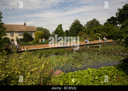 Il laghetto superiore ad RHS Garden, Hyde Hall giardino, Essex England Regno Unito GB Foto Stock